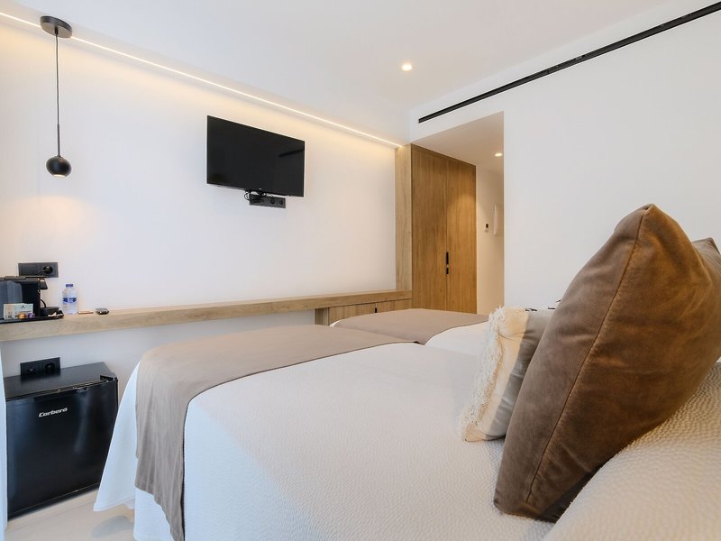 M. Hotel 15