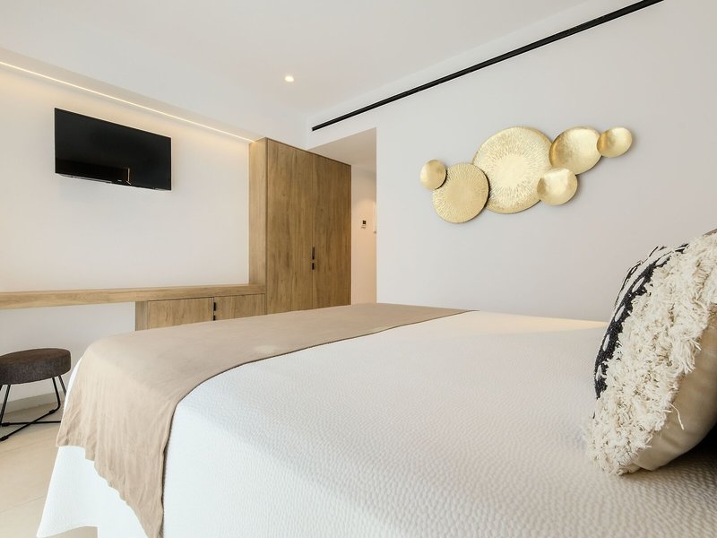 M. Hotel 17