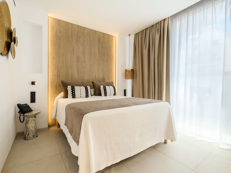 M. Hotel 18
