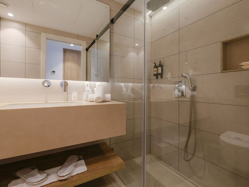 M. Hotel 20
