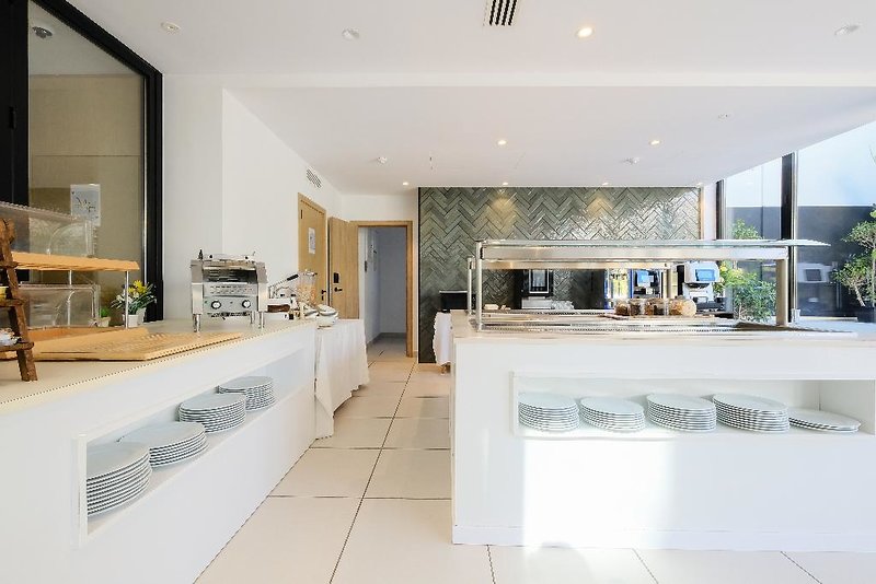 M. Hotel 4 - Bathroom Example