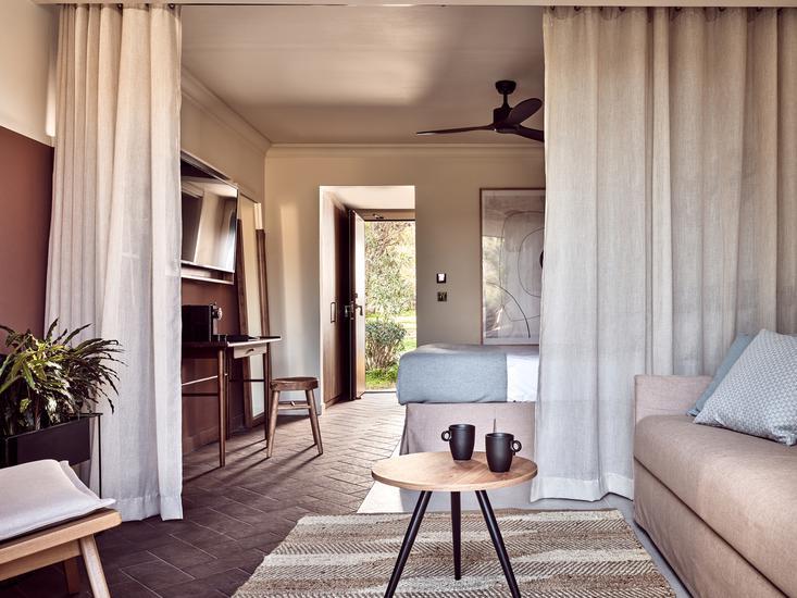 Domes Aulus Zante, Autograph Collection 9