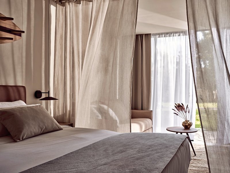 Domes Aulus Zante, Autograph Collection 25