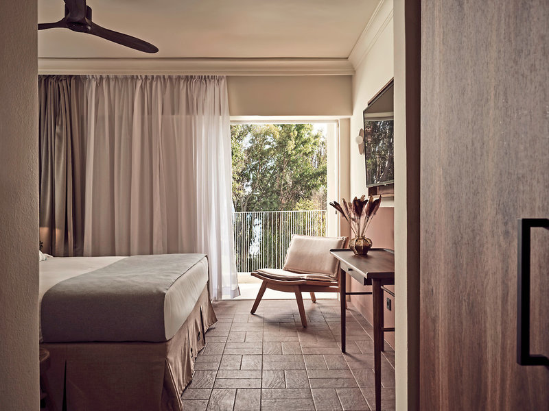 Domes Aulus Zante, Autograph Collection 27