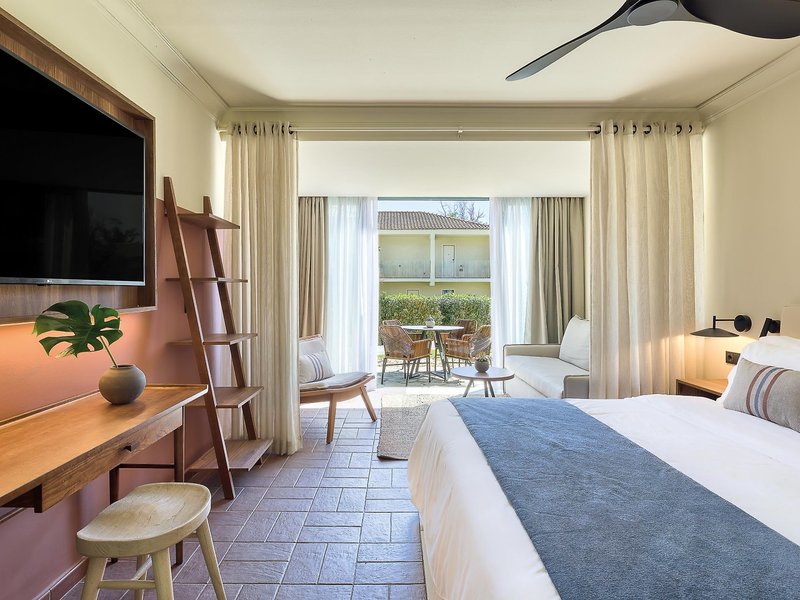 Domes Aulus Zante, Autograph Collection 10