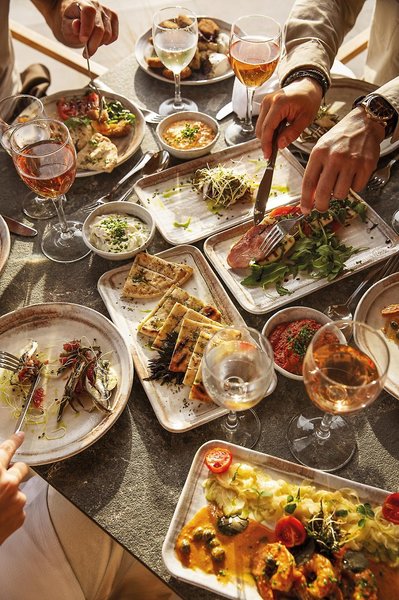 Domes Aulus Zante, Autograph Collection 24