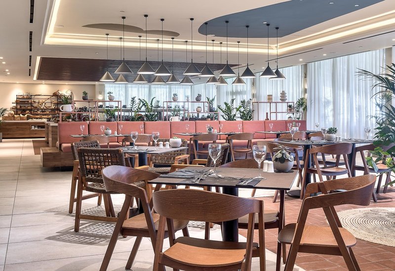 Domes Aulus Zante, Autograph Collection 25