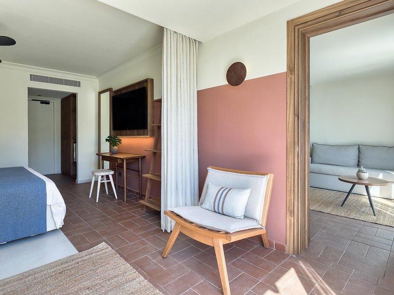 Domes Aulus Zante, Autograph Collection 33