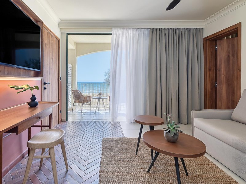 Domes Aulus Zante, Autograph Collection 37