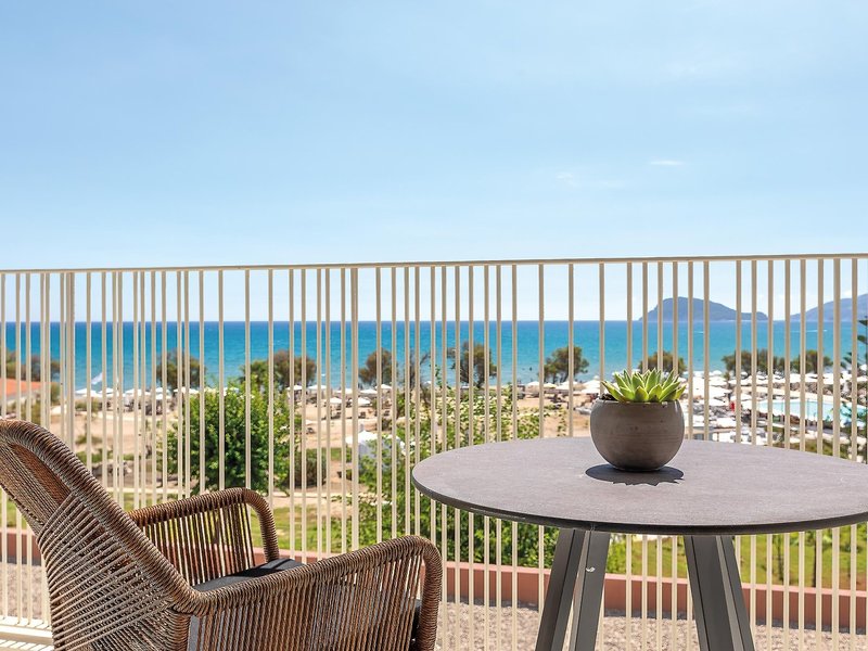 Domes Aulus Zante, Autograph Collection 39