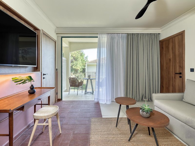 Domes Aulus Zante, Autograph Collection 41