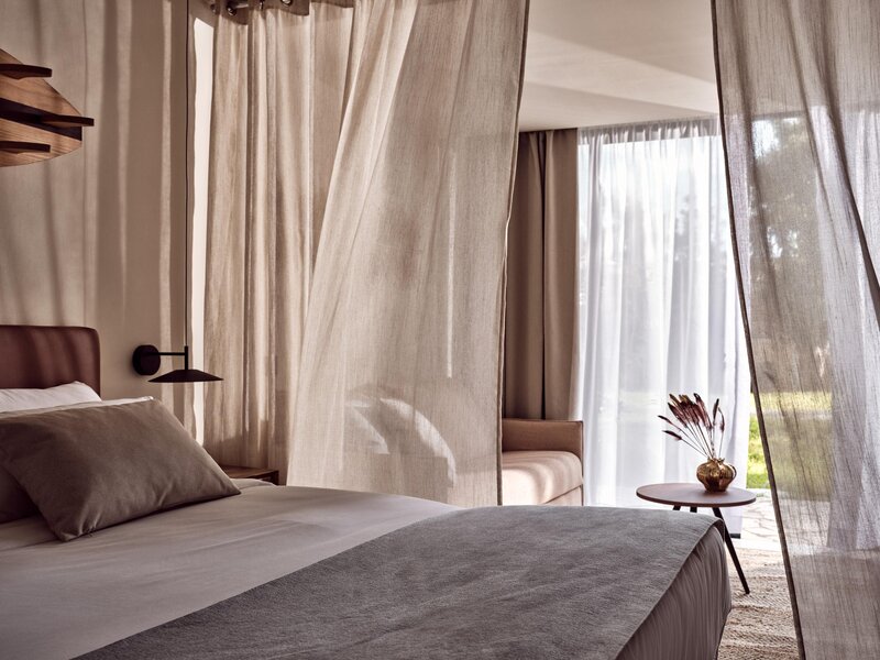 Domes Aulus Zante, Autograph Collection 44