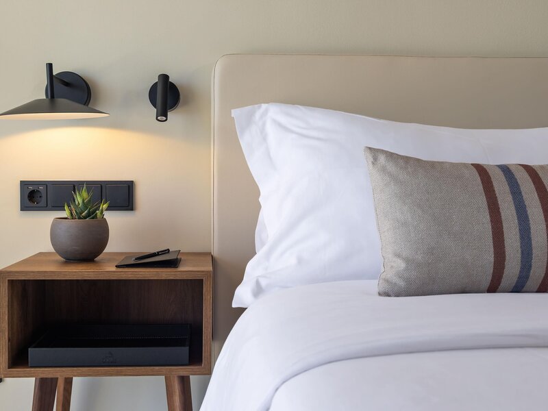 Domes Aulus Zante, Autograph Collection 66