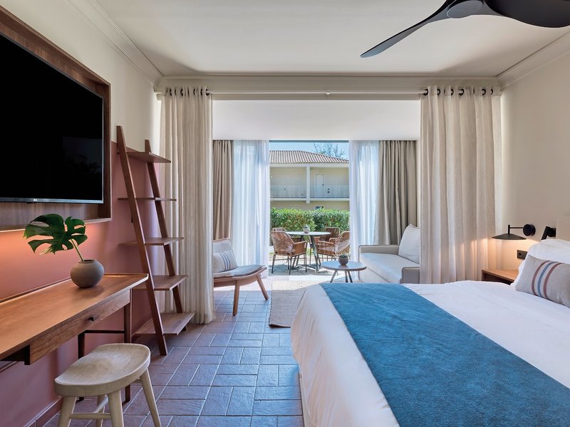 Domes Aulus Zante, Autograph Collection 24