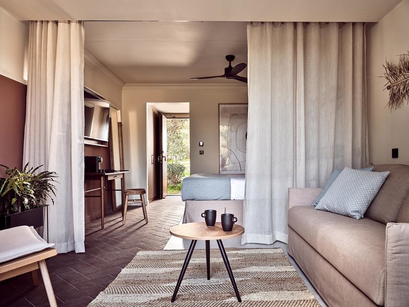 Domes Aulus Zante, Autograph Collection 29