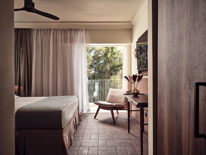 Domes Aulus Zante, Autograph Collection 31