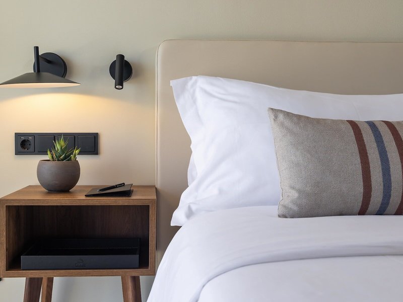 Domes Aulus Zante, Autograph Collection 37