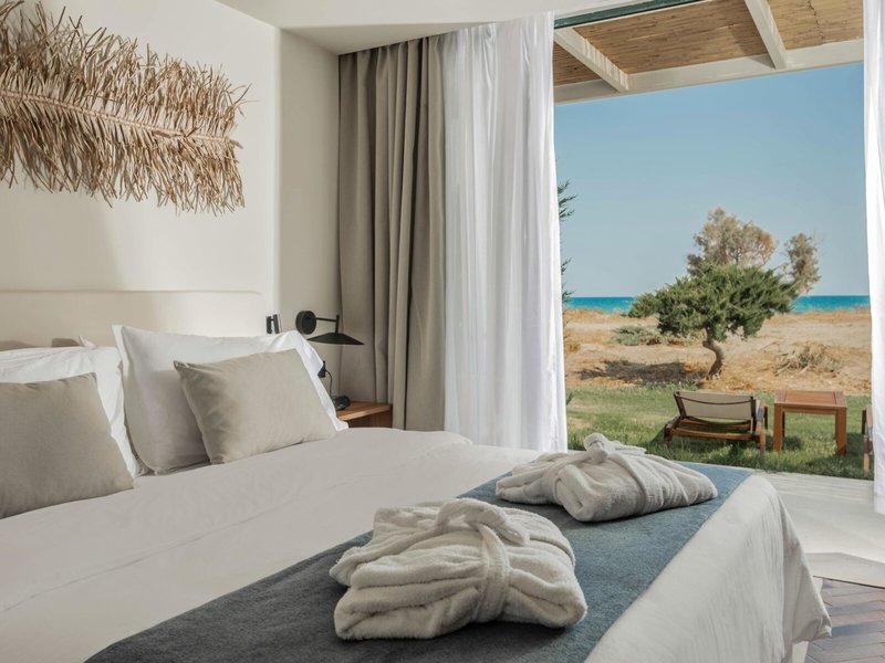 Domes Aulus Zante, Autograph Collection 42