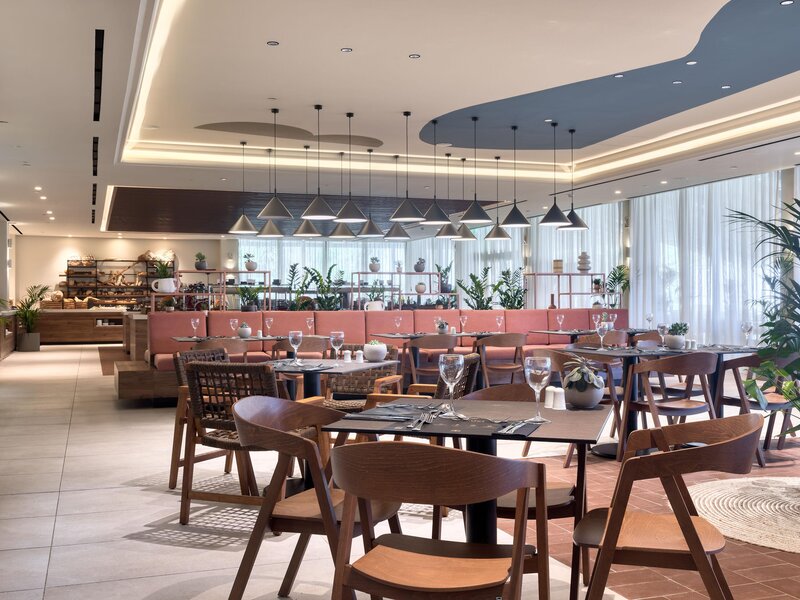 Domes Aulus Zante, Autograph Collection 75