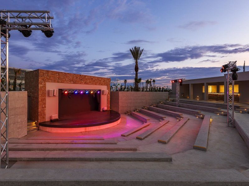 Blue Lagoon Queen 31