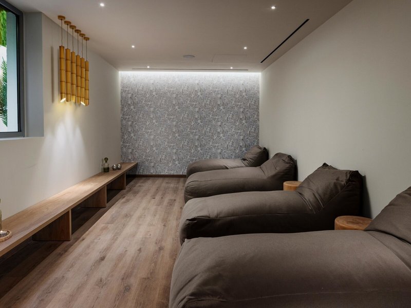 Blue Lagoon Queen 32