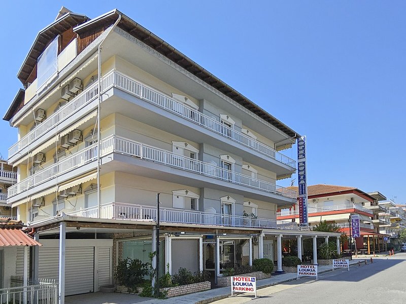 Lucia Hotel Paralia 4