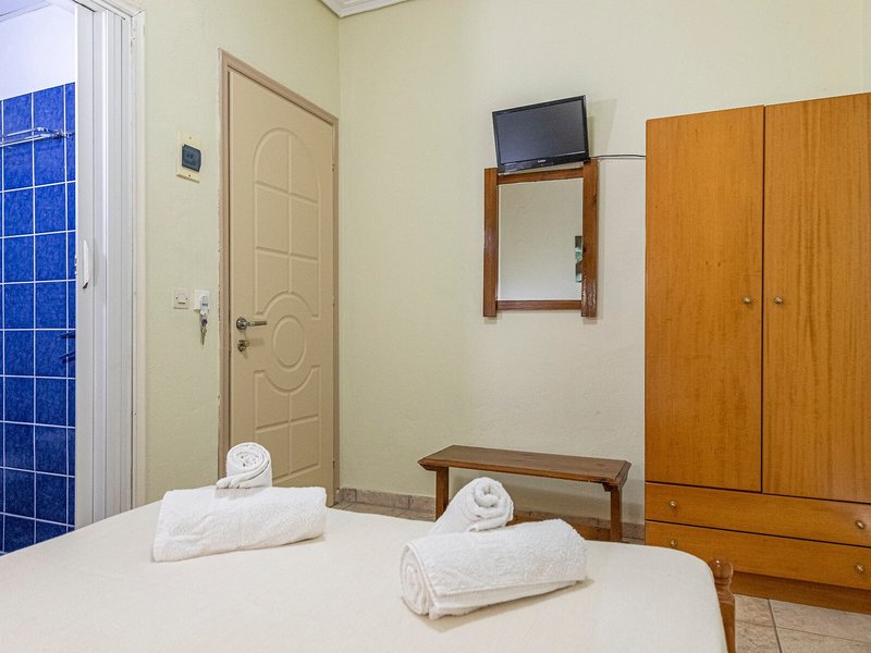 Lucia Hotel Paralia 24