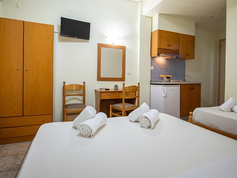 Lucia Hotel Paralia 25