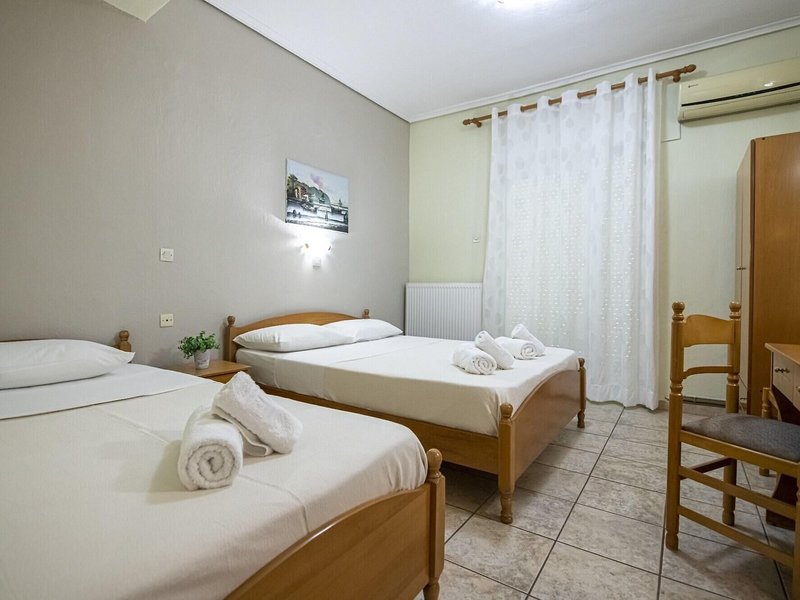 Lucia Hotel Paralia 26