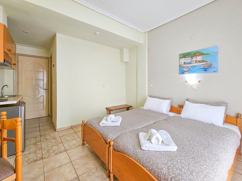 Lucia Hotel Paralia 32