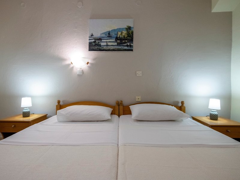 Lucia Hotel Paralia 33