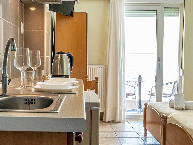 Lucia Hotel Paralia 35