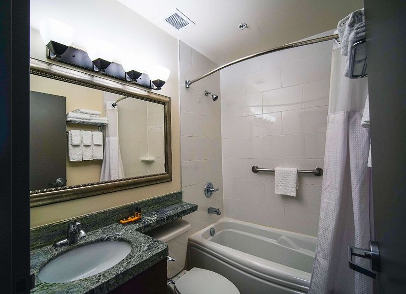 Best Western Plus Chocolate Lake 3