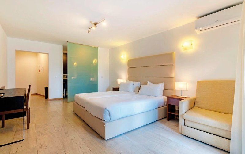 Oca Flores & Vitoria Village 9