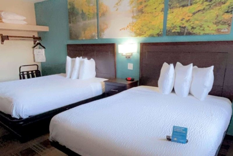 Days Inn & Suites Springfield