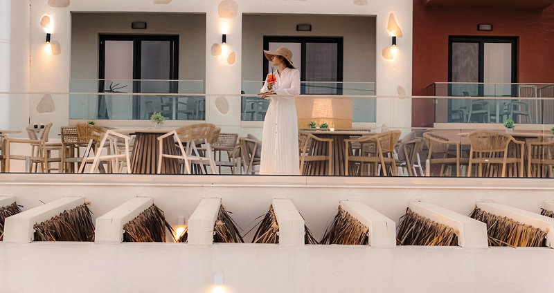 Acron Seaside Suites 8