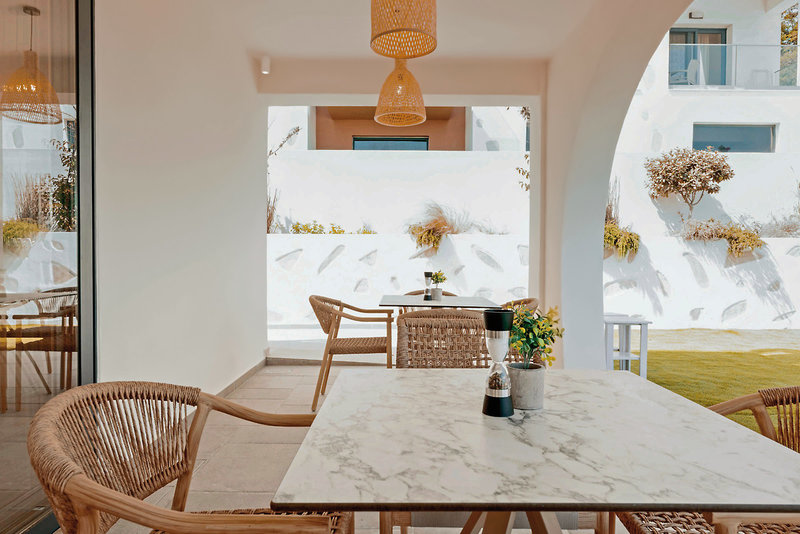 Acron Seaside Suites 7