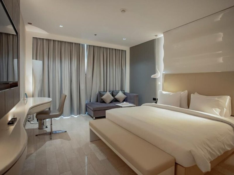 Alberni Hotel and Resort 12