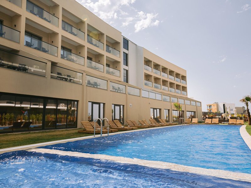 Ramada by Wyndham Cesme 2