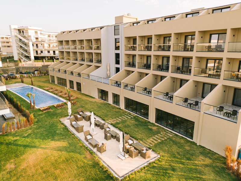 Ramada by Wyndham Cesme 3