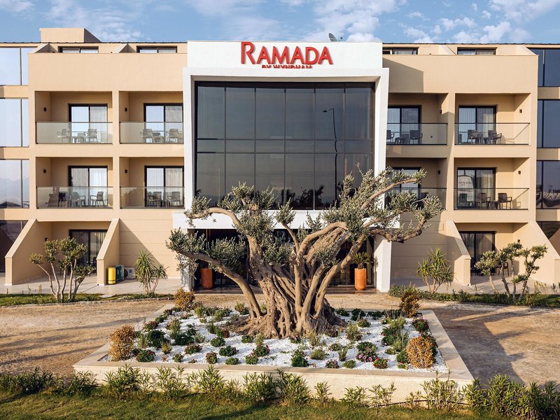 Ramada by Wyndham Cesme 4