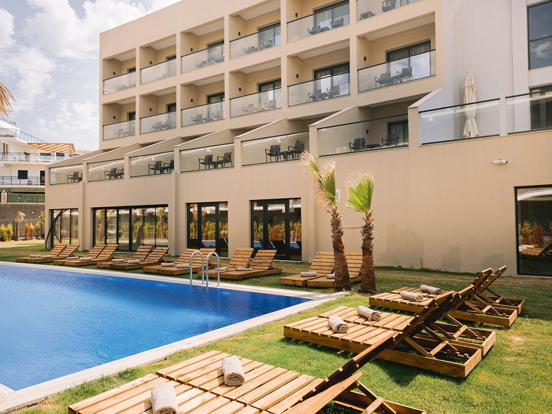 Ramada by Wyndham Cesme 8