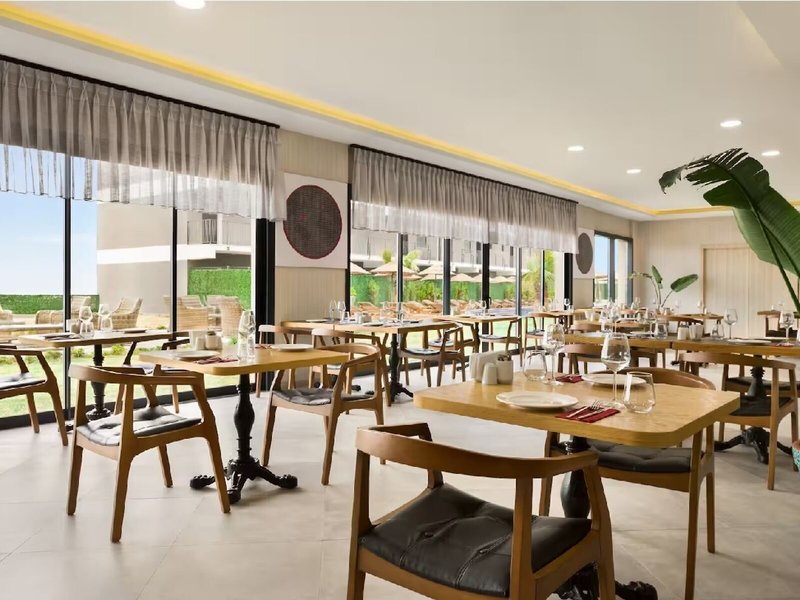 Ramada by Wyndham Cesme 25