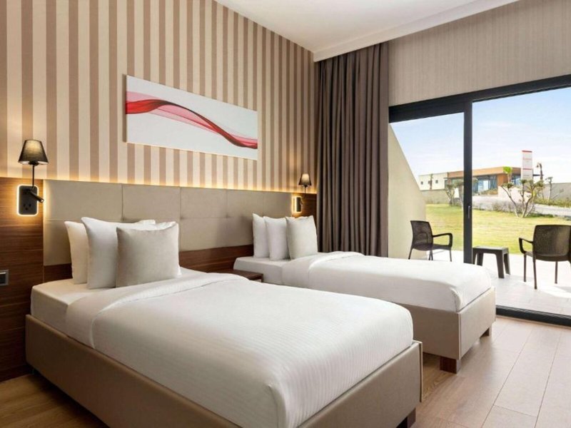 Ramada by Wyndham Cesme 38