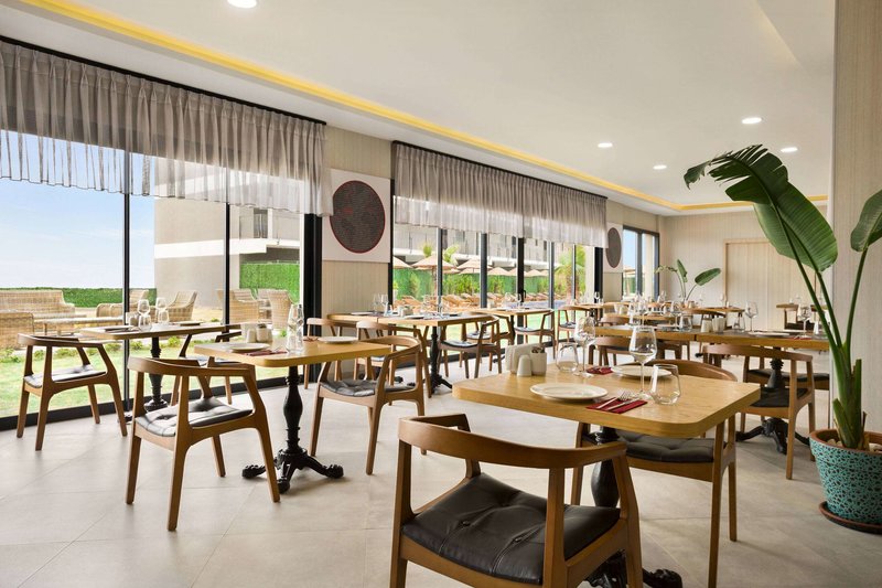 Ramada by Wyndham Cesme 8