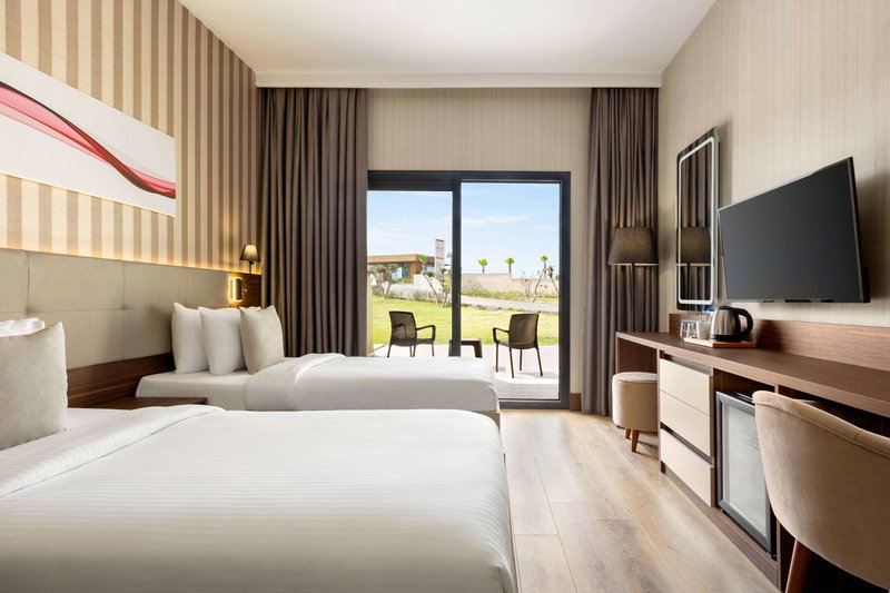 Ramada by Wyndham Cesme 16