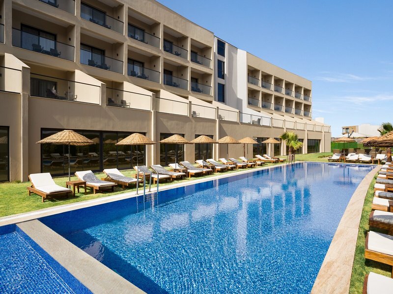 Ramada by Wyndham Cesme 7