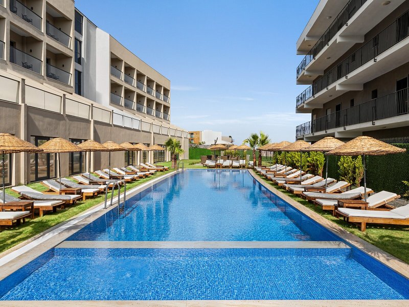 Ramada by Wyndham Cesme 10