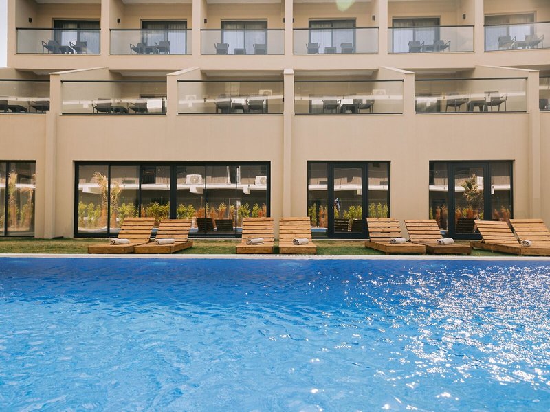 Ramada by Wyndham Cesme 12