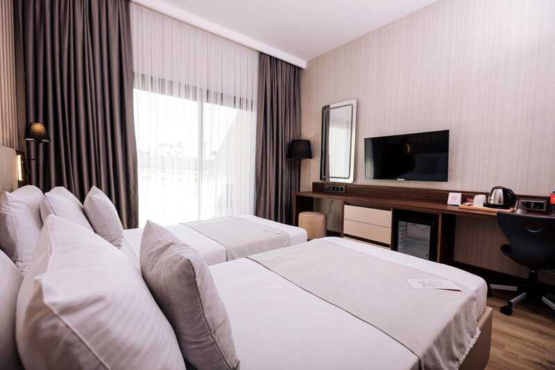 Ramada by Wyndham Cesme 7